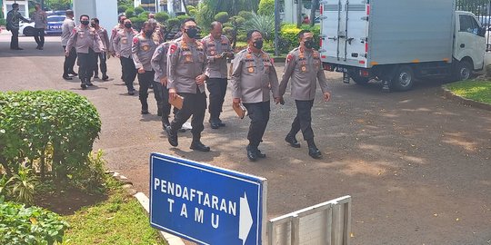 Kapolda Jatim Baru Irjen Teddy Minahasa Tidak Terlihat di Istana Negara