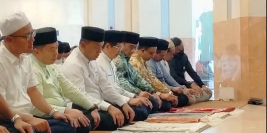 Melihat Aktivitas Terakhir Anies jadi Gubernur DKI: Salat Jumat Bersama & Makan Gudeg