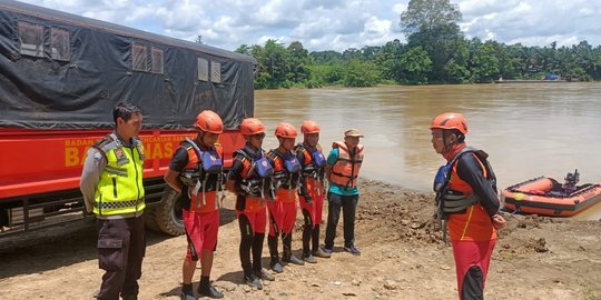 4 Truk Sawit Tenggelam di Sungai Batang Tebo Jambi, 1 Sopir Hilang