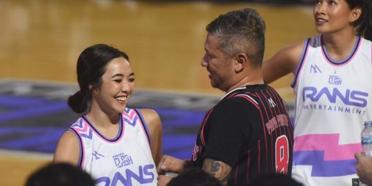 4 Momen Tim Gading Marten Lawan Tim Gisel Tanding Basket, Curi Perhatian