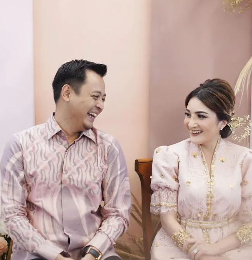 mantap lepas status janda kiki amalia akhirnya dilamar pengusaha batu bara
