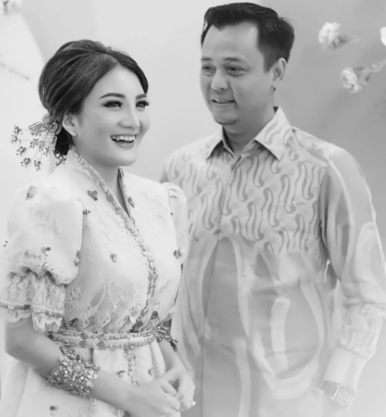 mantap lepas status janda kiki amalia akhirnya dilamar pengusaha batu bara