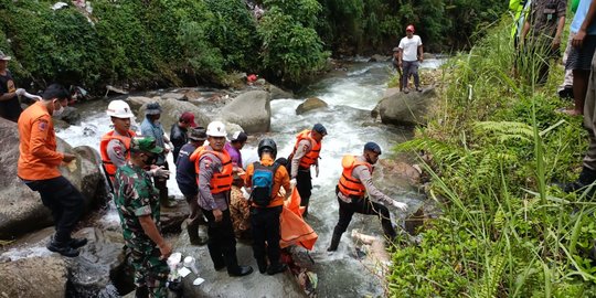 Siswi Asal Depok yang Hanyut di Curug Kembar Cisarua Ditemukan Tersangkut Batu