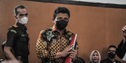 Gerak-Gerik Ferdy Sambo Empat Jam di Ruang Sidang