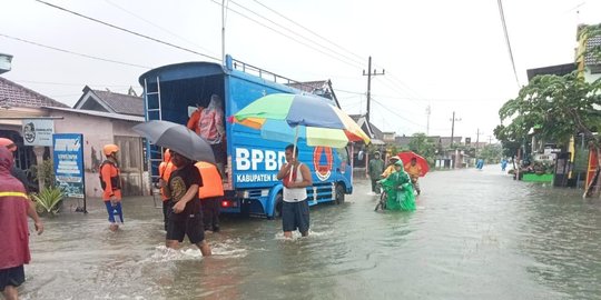 Banjir Kepung Lima Lokasi di Blitar, BPBD Siagakan Perahu Karet untuk Evakuasi