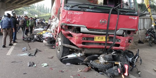 Hasil Investigasi KNKT Penyebab Kecelakaan Maut Truk Pertamina di Cibubur