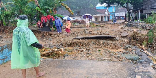 1 984 Kepala Keluarga Di Malang Bagian Selatan Terdampak Banjir Hingga