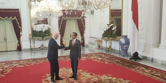 Jokowi Bertemu Presiden FIFA di Istana Merdeka, Bahas Apa?