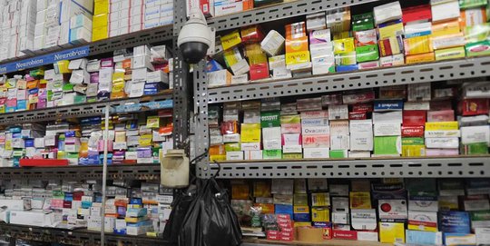 Kemenkes Minta Seluruh Apotek Hentikan Sementara Jual Obat Sirop