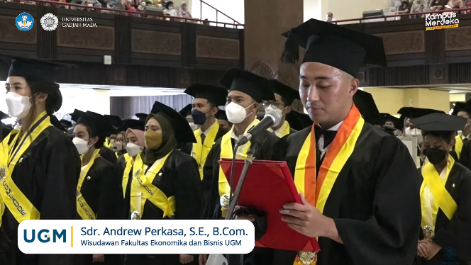 potret andrew perkasa putra panglima tni andika baru diwisuda