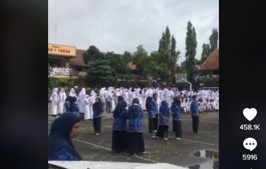 pangkal masalah ratusan pelajar sma 1 turen malang demo kepala sekolah