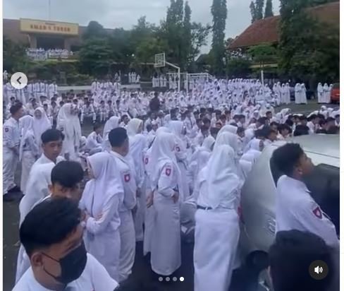 pangkal masalah ratusan pelajar sma 1 turen malang demo kepala sekolah