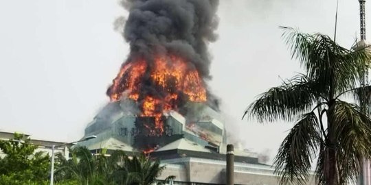 Api Bakar Masjid Islamic Center Berasal dari Kubah Merambat ke Atap Bangunan