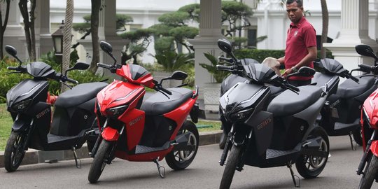 Borong Kendaraan Listrik untuk Operasional, BUMN Pupuk Pesan 500 Motor Listrik