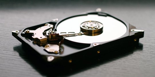 Laptop Dipatahkan Jadi 15 Bagian di Kasus Sambo, Bisakah File Diselamatkan?