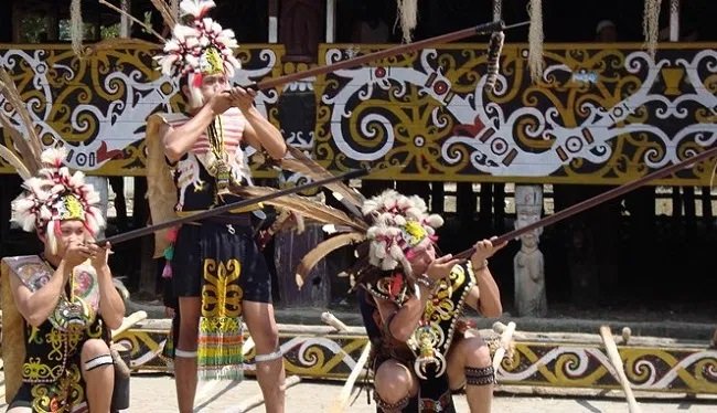 kisah pasukan hantu dayak paling ditakuti tentara belanda senjata saktinya melegenda