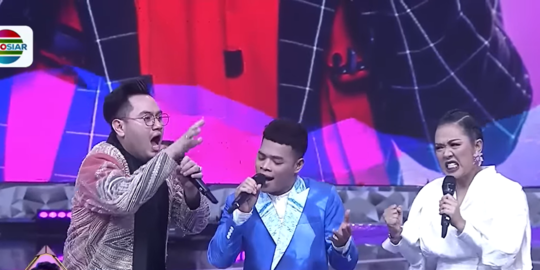 Peserta D'Academy 5 Mardon Bawakan Lagu 'Gejolak Asmara', Rambutnya Dijambak Nassar