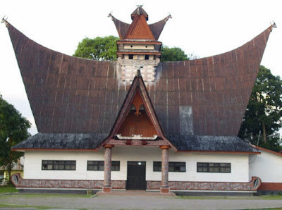 rumah adat pakpak