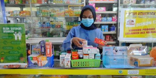 Solusi Apotek Jika Anak Panas saat Obat Sirop Dilarang Dijual