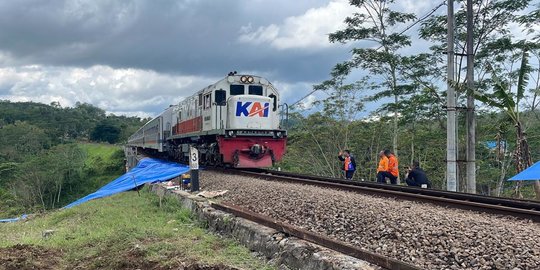 KAI Kebut Perbaikan Jalur Kereta yang Terdampak Longsor di Malang