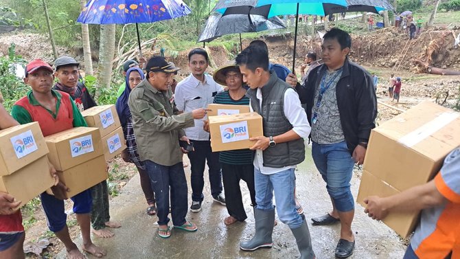 bri peduli tanggap darurat salurkan bantuan korban banjir di jawa timur