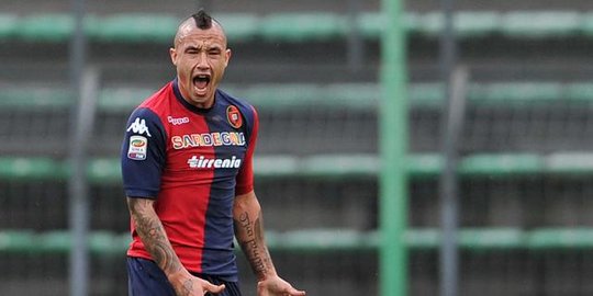 Kelakuan, Bintang Piala Dunia Keturunan Indonesia Merokok saat di Bangku Cadangan