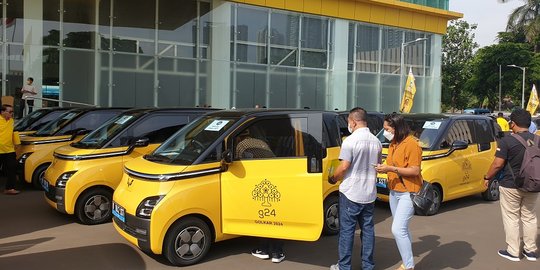 Panaskan Mesin Politik, Airlangga Beri 37 Mobil Listrik ke Ketua DPD Golkar