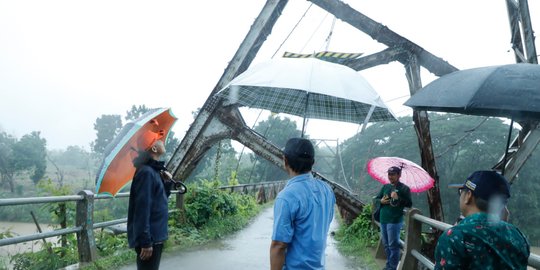 Jembatan Juwero Kendal Rusak Diterjang Banjir, Tiang Penyangga Hampir Ambruk