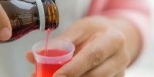 Anak Terlanjur Konsumsi Obat Sirop Dilarang, Orang Tua Pantau Gejala Ini