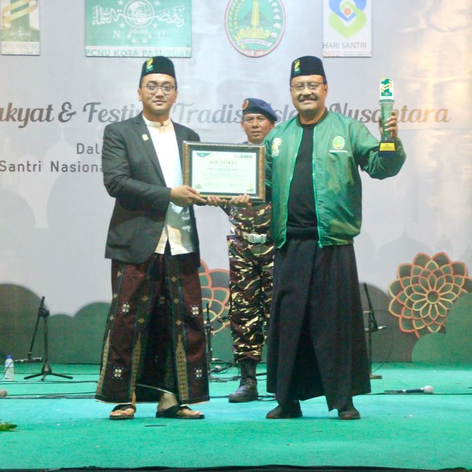 wali kota pasuruan gus ipul buka pasar rakyat dan festival santri