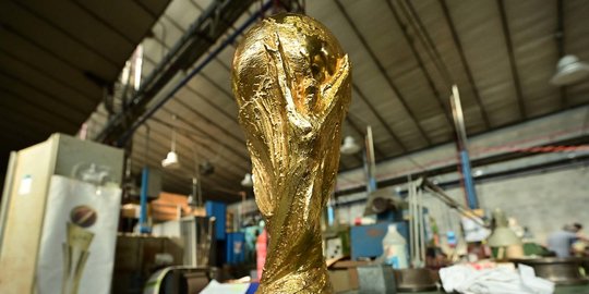 Melihat Lebih Dekat Pembuatan Trofi Piala Dunia 2022 di Milan