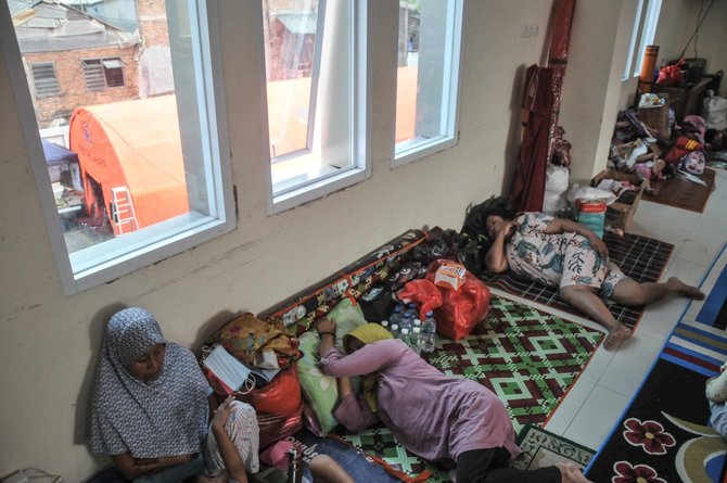 duka korban kebakaran tambora mengungsi di kantor kelurahan