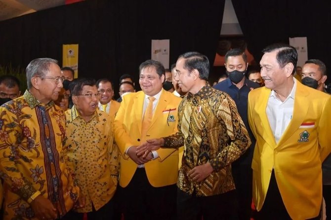 luhut pakai jas golkar