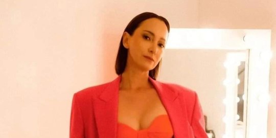 Menginjak Usia 48 Tahun, Pesona Karina Suwandi 'Warkop DKI' Makin Cantik & Awet Muda