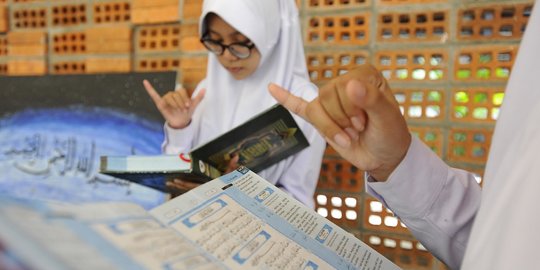 Semangat Santriwati Tunarungu Menghafal Alquran di Pesantren Difabel Pertama Jakarta