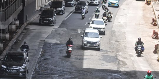 Waspada, Jalan Rusak di HR Rasuna Said Ancam Keselamatan Pengendara