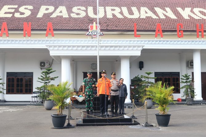 wawali kota pasuruan gelar apel pasukan dan peralatan