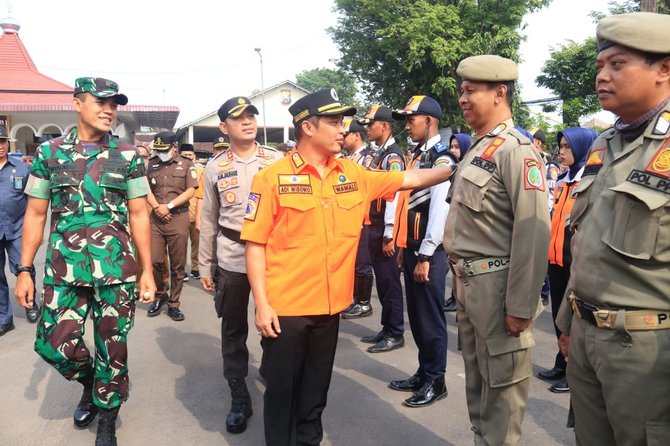 wawali kota pasuruan gelar apel pasukan dan peralatan