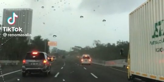 Viral Angin Puting Beliung di Jalan Tol Sidoarjo, Banyak Benda Beterbangan