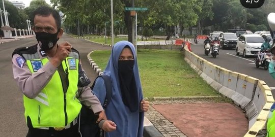 Polisi Tangkap Wanita Bawa Pistol Hendak Terobos Istana