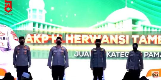 3 Polisi dengan pangkat berbeda Lantunkan Ayat Suci Alquran, Suara Bikin Merinding