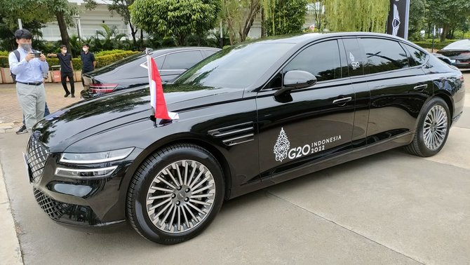 mobil listrik genesis g80 diserahkan untuk ktt g20 di bali november 2022