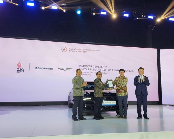 mobil listrik genesis g80 diserahkan untuk ktt g20 di bali november 2022