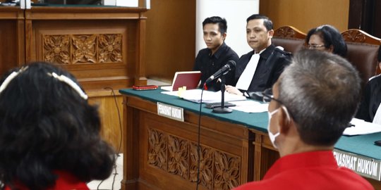 Ketika Bharada E Membela Brigadir J hingga Bersimpuh Minta Maaf