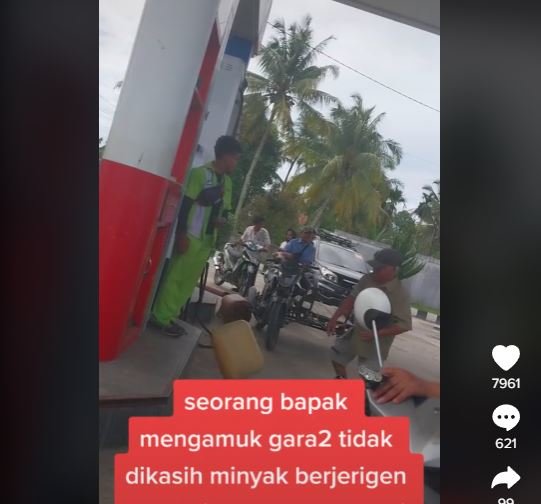 tak dilayani beli bbm pakai jerigen pria tua ini ngamuk di spbu