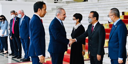 Jokowi Beri Selamat Rishi Sunak jadi PM Baru Inggris, Ajak Hadiri KTT G20 di Bali