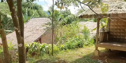 Jalan-Jalan ke Kampung Mualaf Duafa, Ada Rumah Panggung Isi Dalamnya Mengejutkan