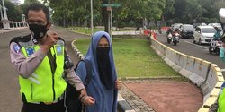 Penampakan Barbuk Perempuan Berpistol FN Terobos Istana Negara, Ada 4 Pucuk Senpi