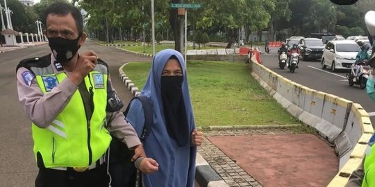 Senpi Jenis FN Dibawa Perempuan Terobos Istana Negara Tanpa Magazine