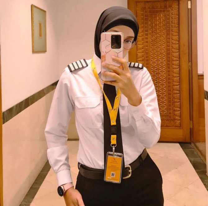 sosok sarah widy jebolan indonesian idol yang kini jadi pilot maskapai ternama